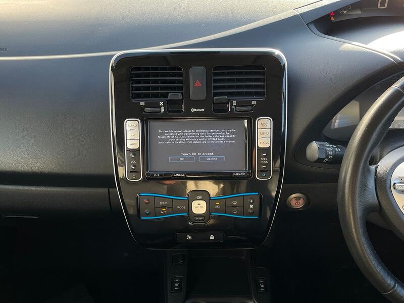 NISSAN LEAF